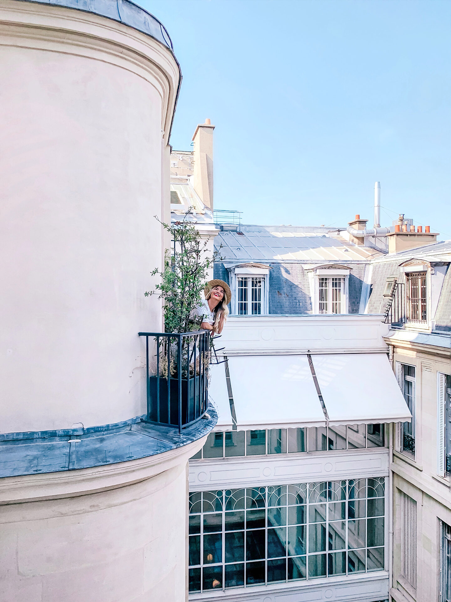 le narcisse blanc balcony