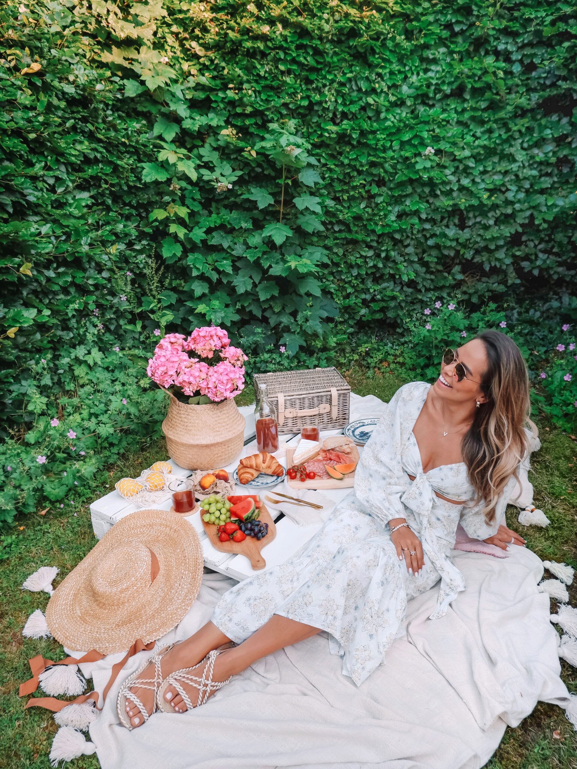 Personal Stylist Shares Picnic Outfit Ideas You Can Easily Recreate